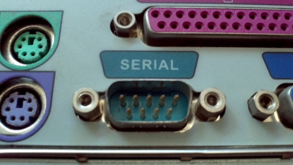 Choix d'un écran PC  Serial-port-image-1024x576